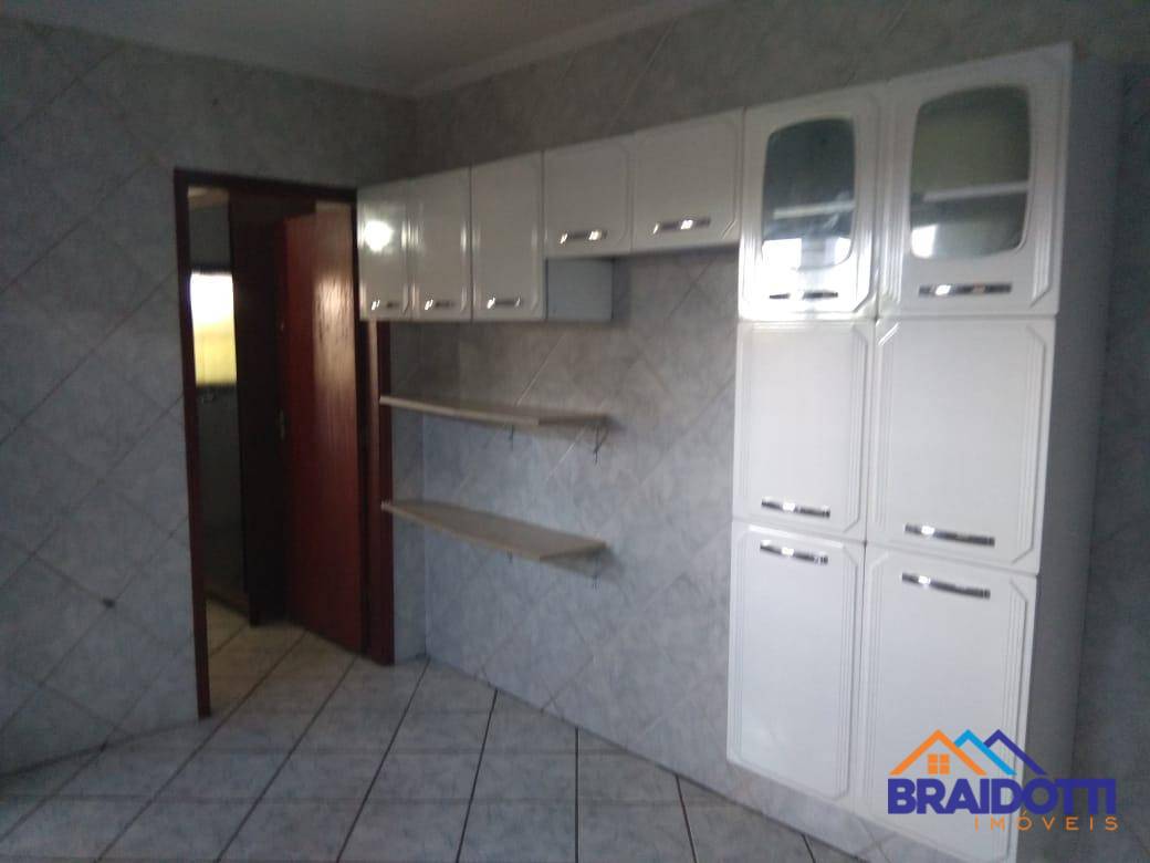 Casa à venda com 4 quartos, 180m² - Foto 5