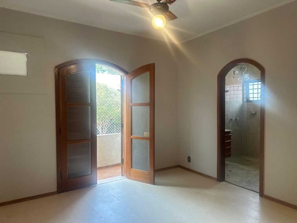 Casa para alugar com 4 quartos, 465m² - Foto 11