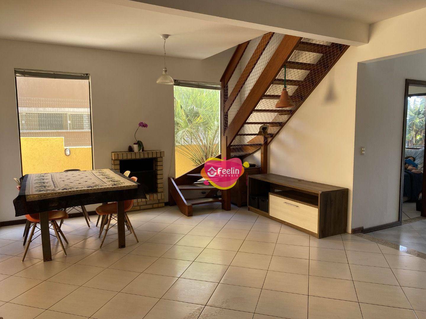 Casa à venda com 6 quartos, 220m² - Foto 7