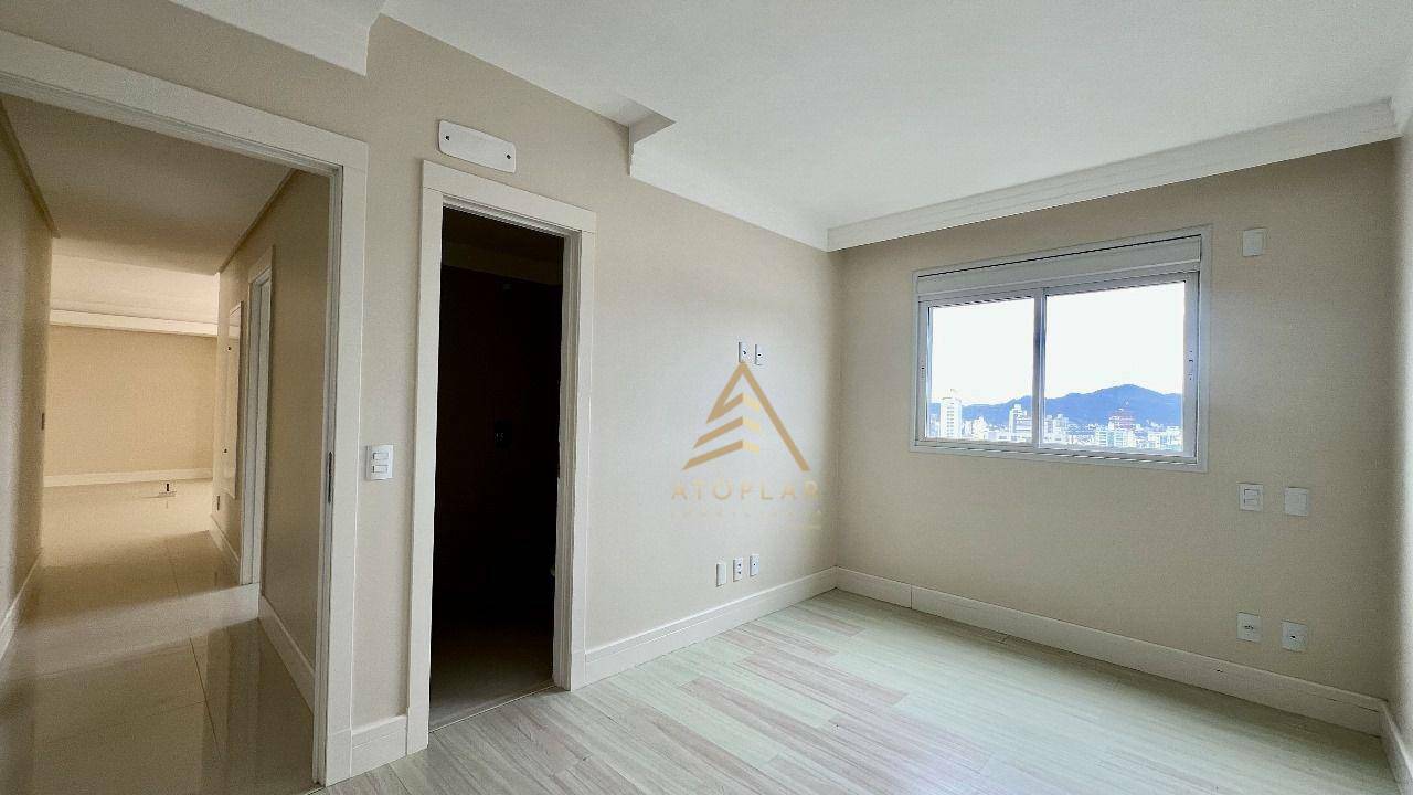 Apartamento à venda com 4 quartos, 151m² - Foto 13