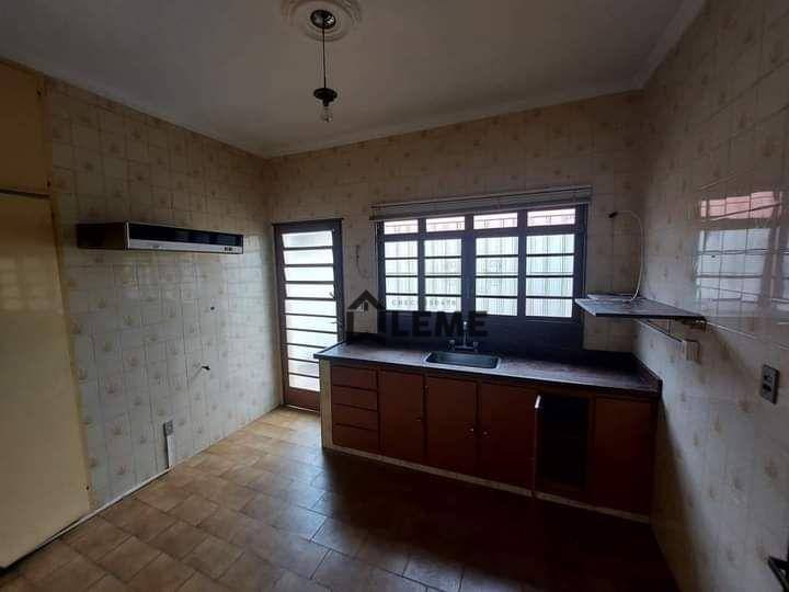 Casa à venda com 3 quartos, 194m² - Foto 9