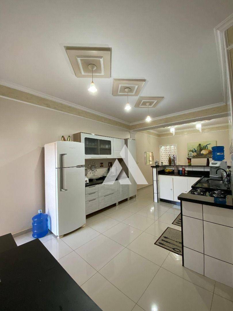 Casa à venda com 4 quartos, 210m² - Foto 29
