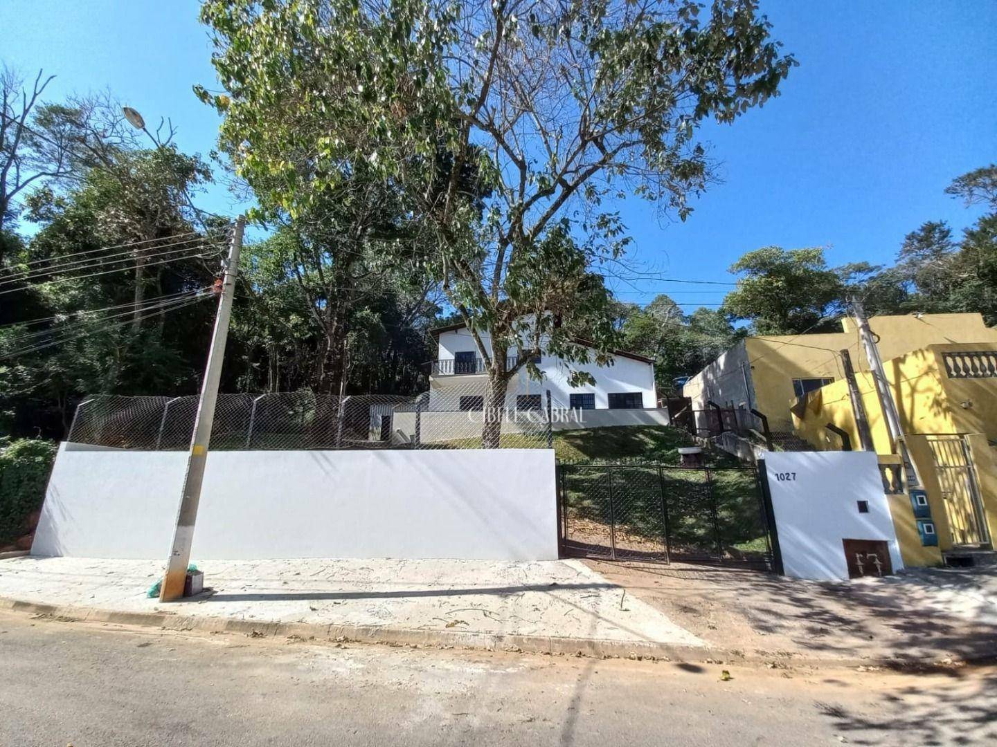 Chácara à venda e aluguel com 3 quartos, 200m² - Foto 1