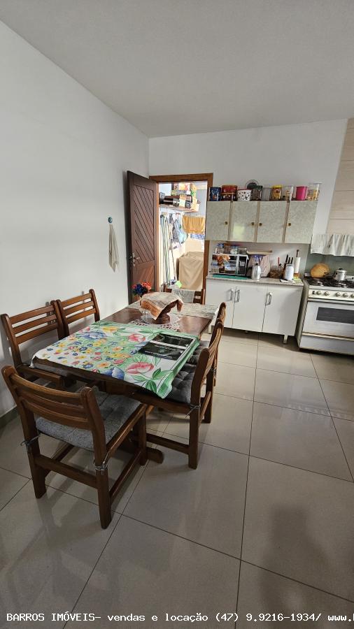 Casa à venda com 4 quartos, 97m² - Foto 17