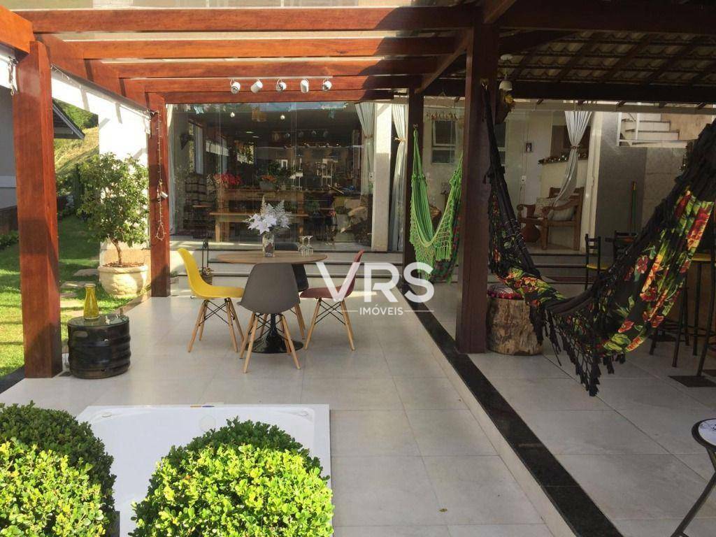 Casa de Condomínio à venda com 4 quartos, 307m² - Foto 1