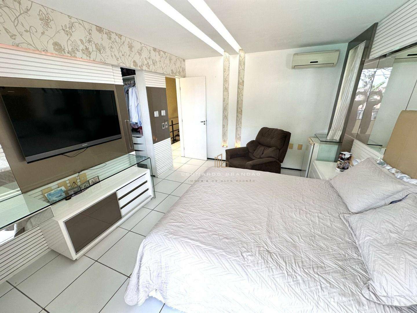 Casa à venda com 4 quartos, 240m² - Foto 28