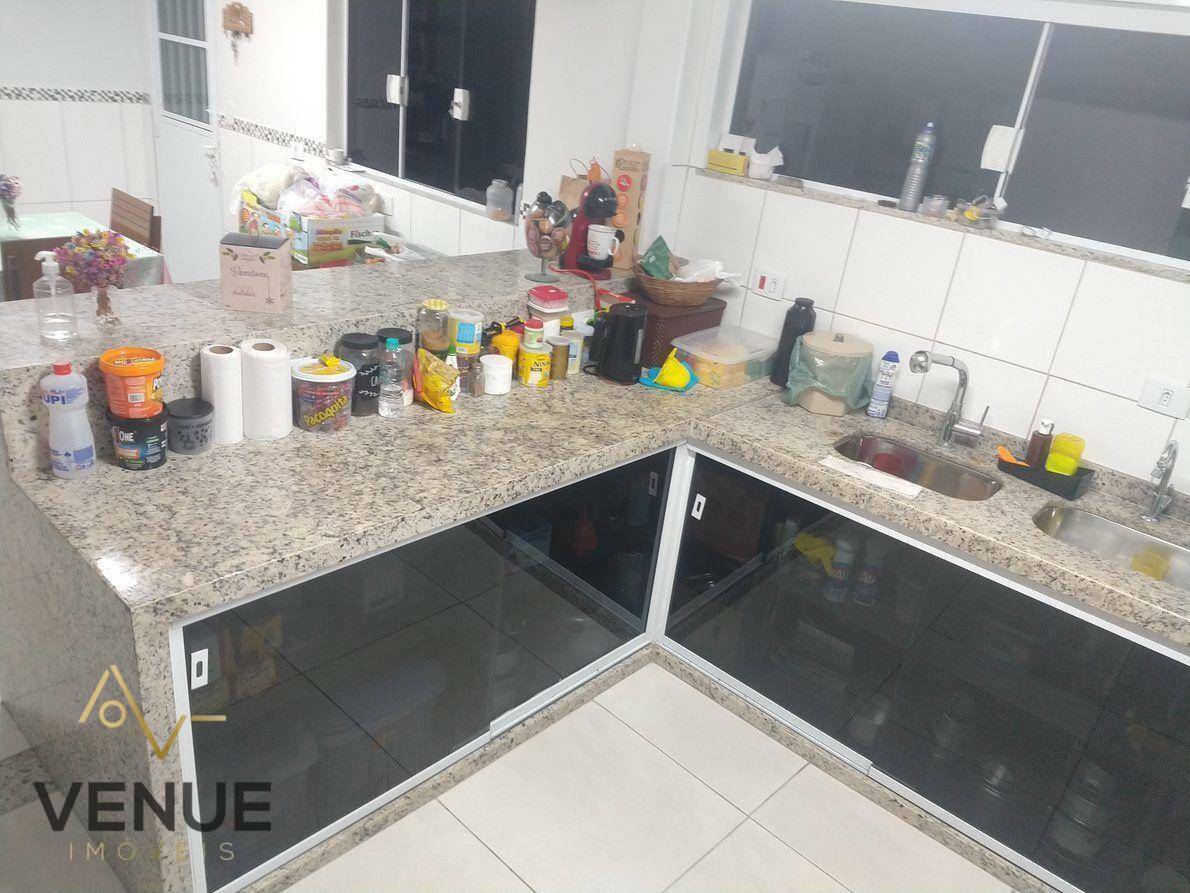 Sobrado à venda com 3 quartos, 220M2 - Foto 3