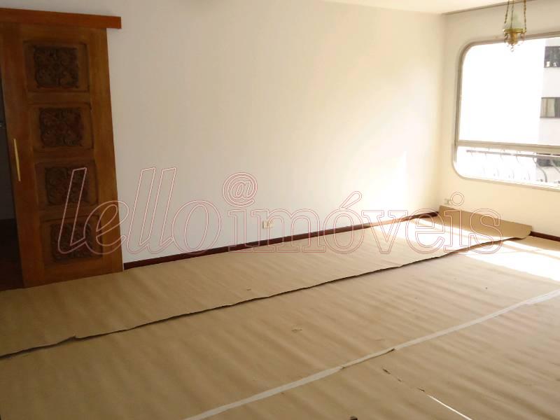 Apartamento para alugar com 3 quartos, 116m² - Foto 2