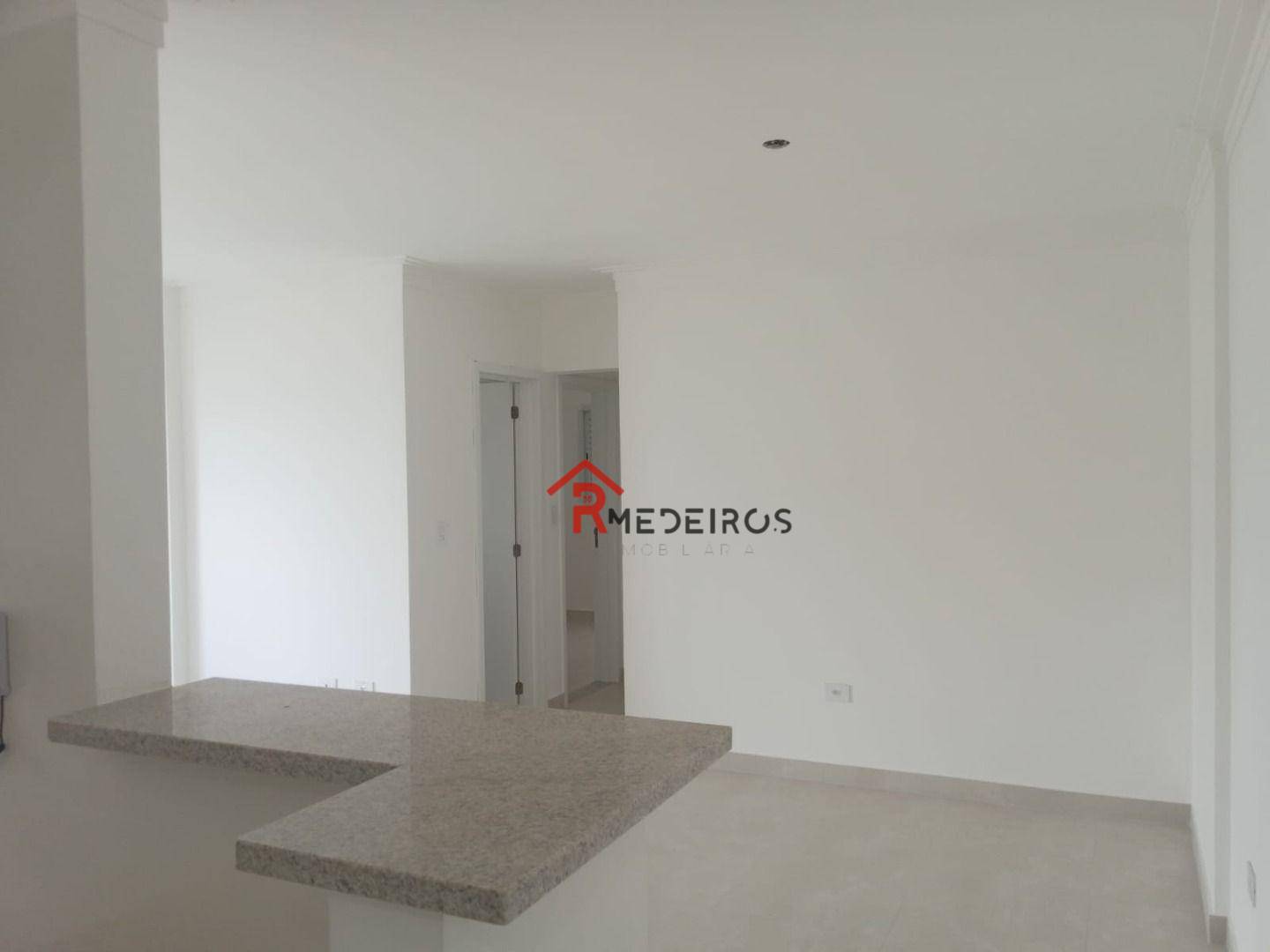 Apartamento à venda com 2 quartos, 75m² - Foto 2