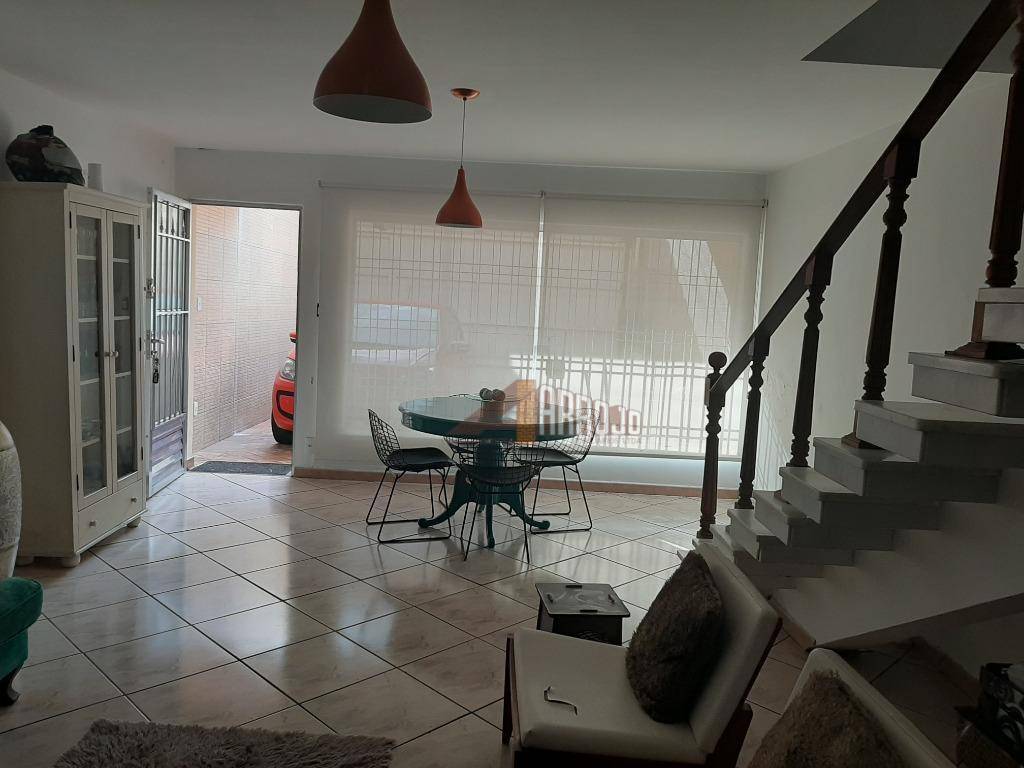 Sobrado à venda com 3 quartos, 142m² - Foto 1