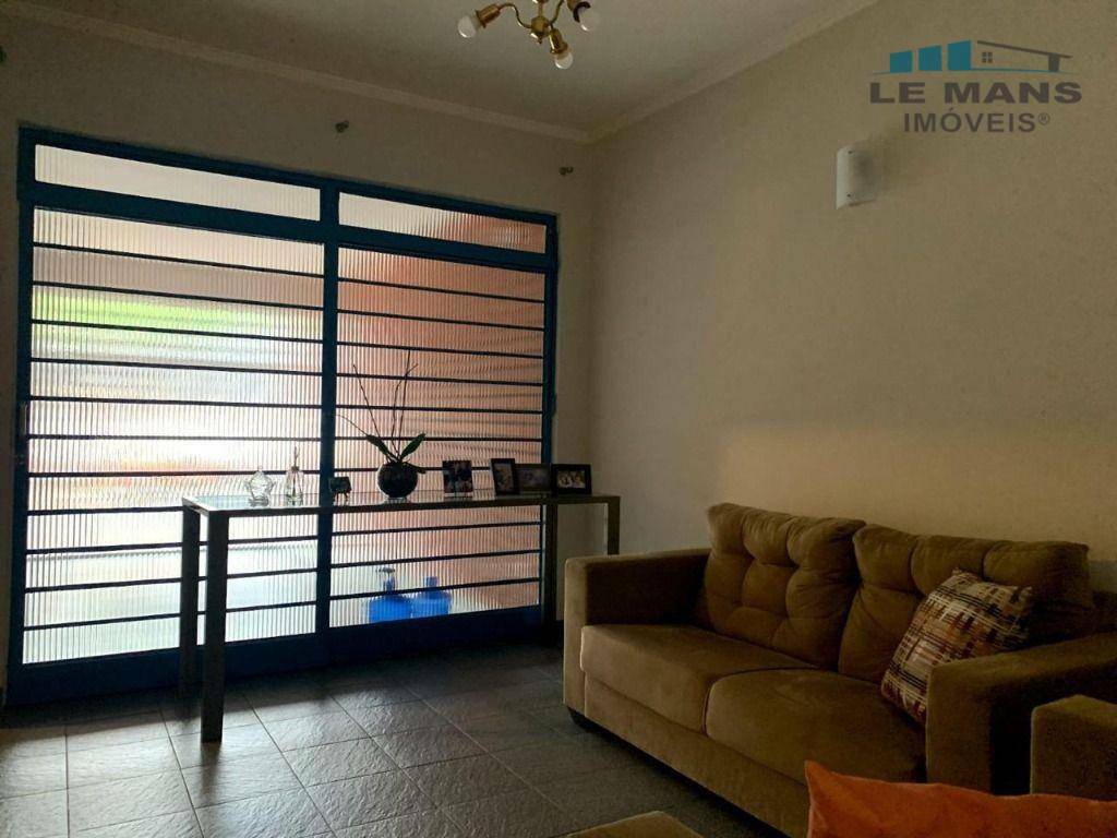 Casa à venda com 4 quartos, 230m² - Foto 3