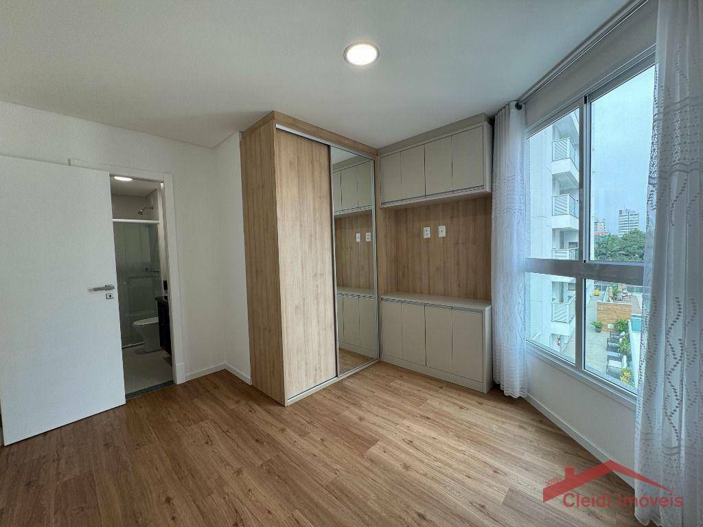 Apartamento para alugar com 2 quartos, 67m² - Foto 9