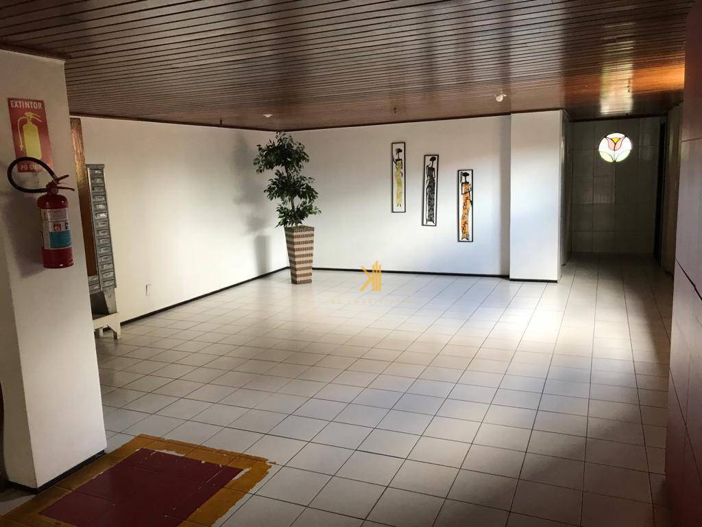 Apartamento à venda com 3 quartos, 115m² - Foto 3