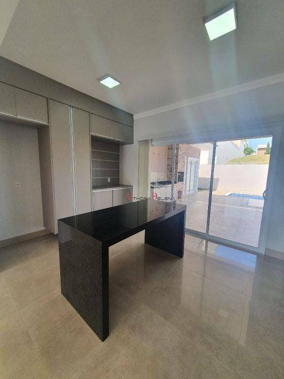 Casa de Condomínio para alugar com 3 quartos, 219m² - Foto 37