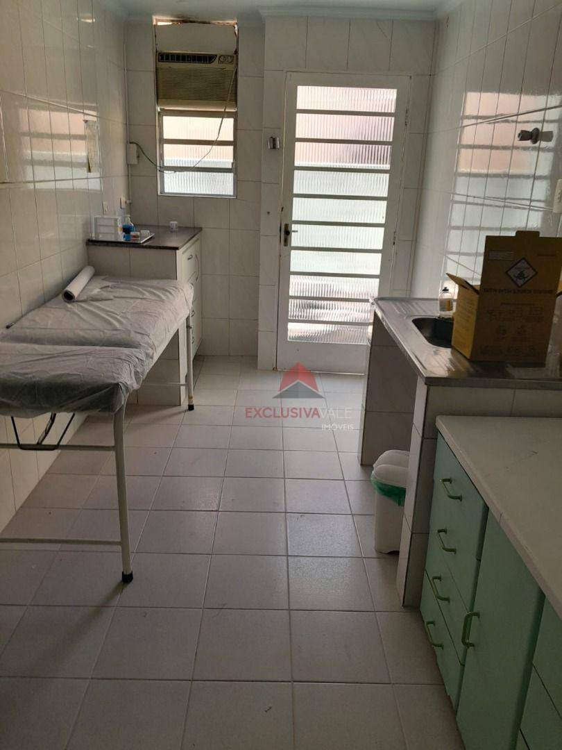 Casa à venda com 4 quartos, 585m² - Foto 16
