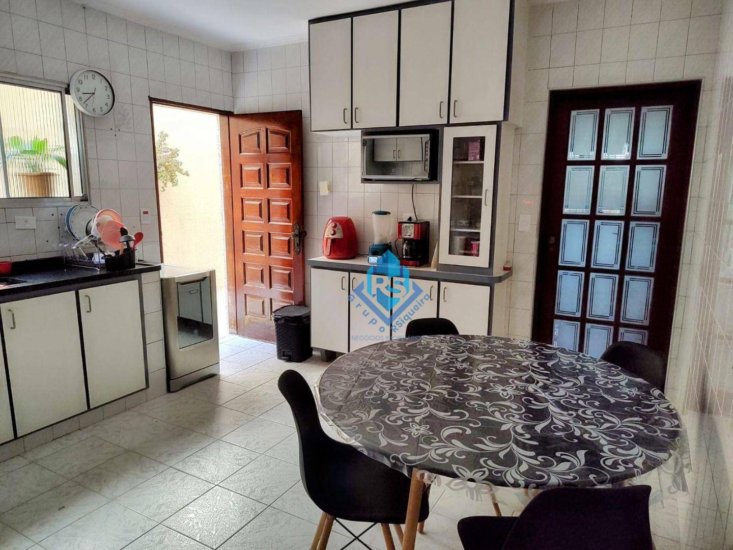 Sobrado à venda com 4 quartos, 222m² - Foto 1