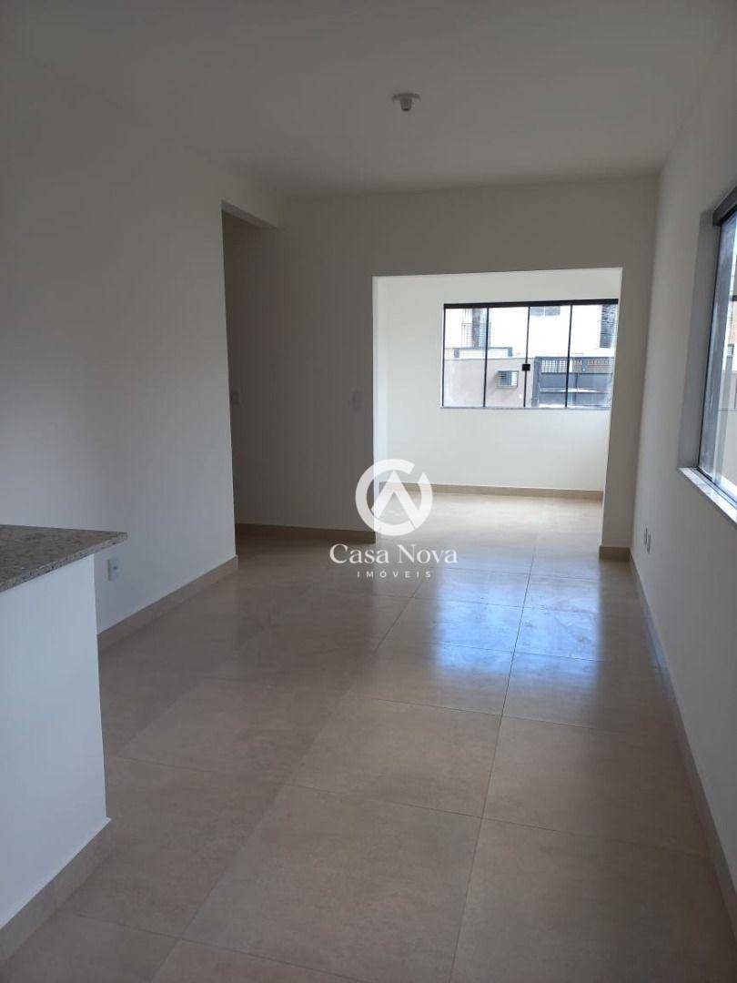 Apartamento à venda com 2 quartos, 65m² - Foto 2