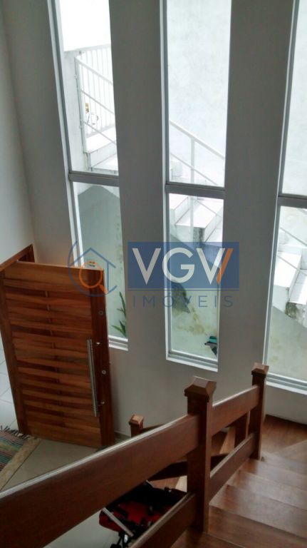 Casa à venda com 5 quartos, 207m² - Foto 4