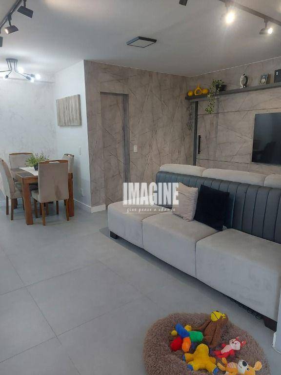 Apartamento à venda com 2 quartos, 62m² - Foto 2