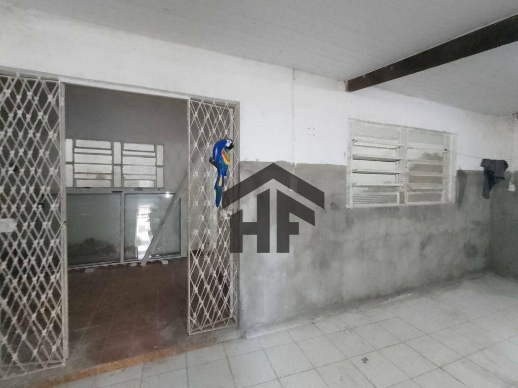 Casa à venda com 5 quartos, 225m² - Foto 3