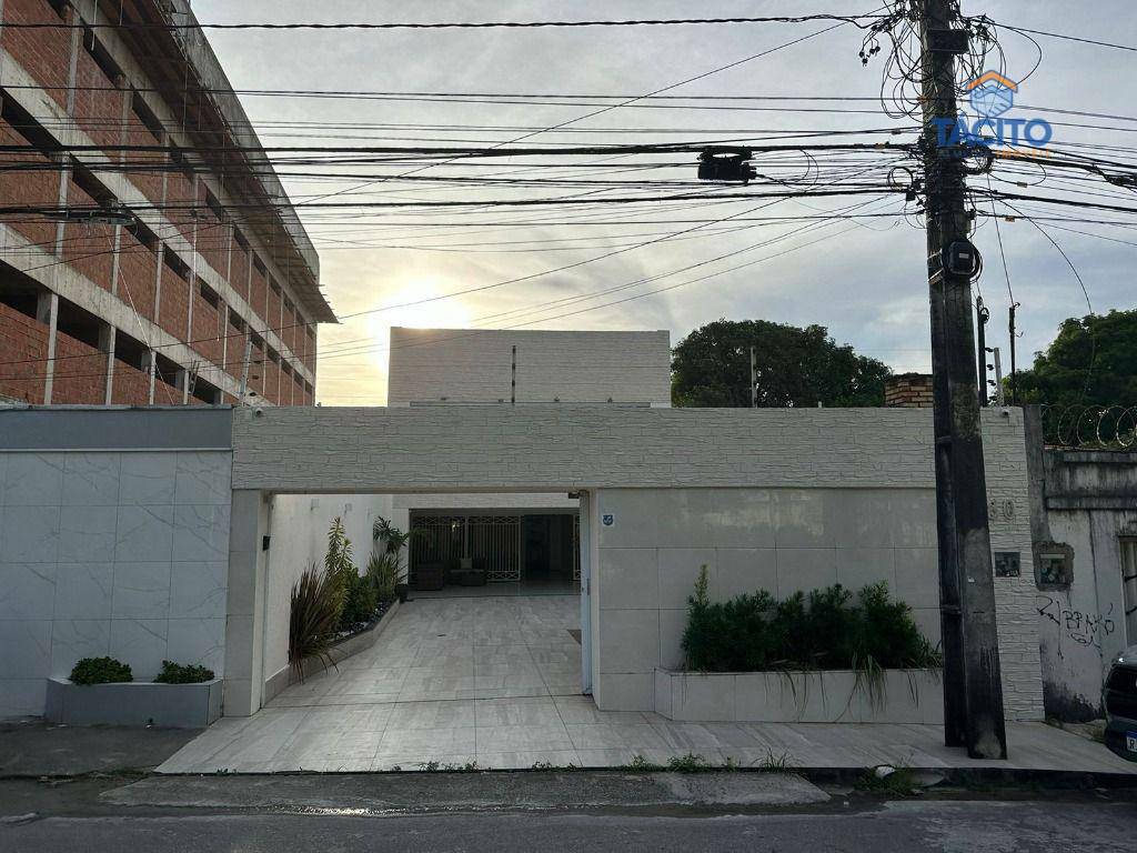 Casa à venda com 5 quartos, 490m² - Foto 2