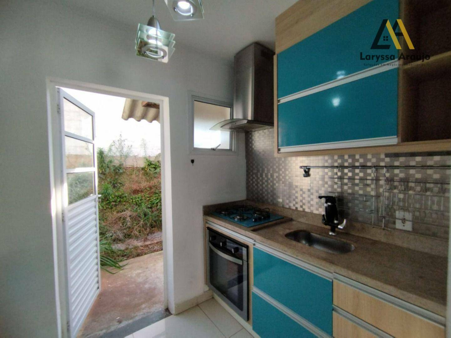 Casa à venda e aluguel com 2 quartos, 50m² - Foto 17