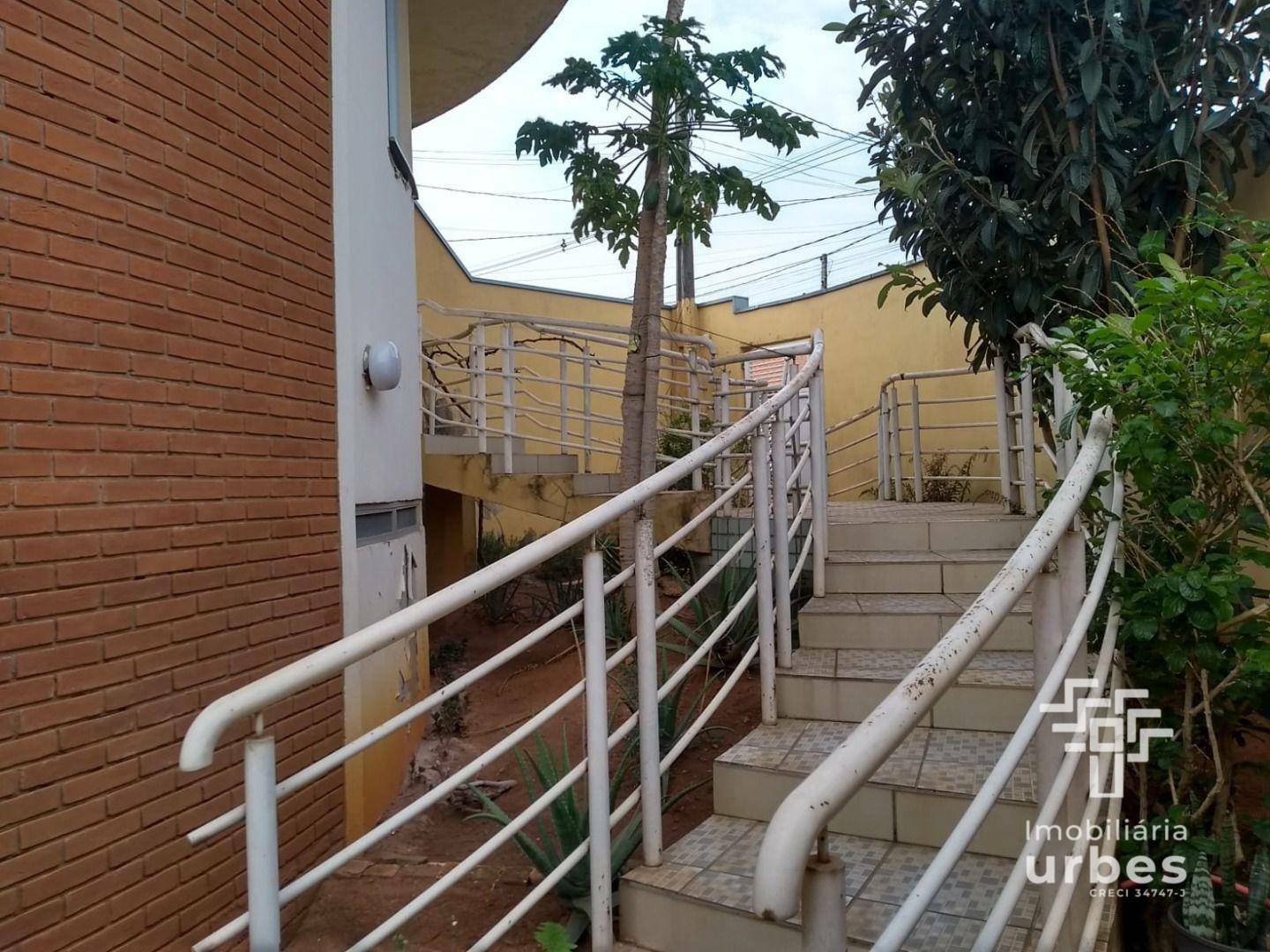 Casa à venda com 3 quartos, 240m² - Foto 9