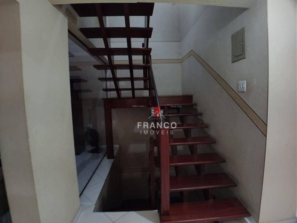 Casa à venda com 5 quartos, 332m² - Foto 18