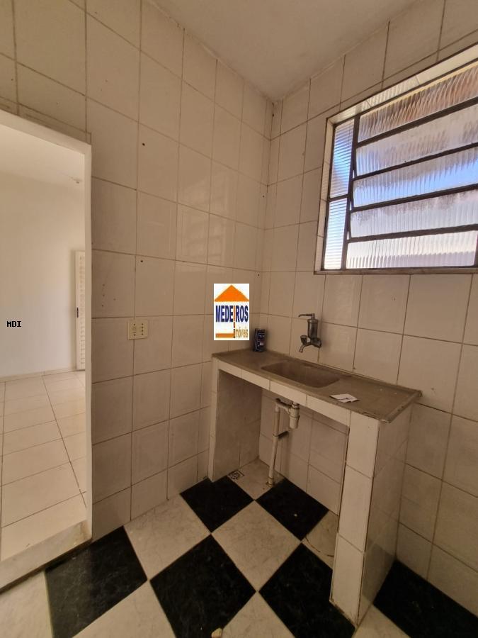 Casa para alugar com 2 quartos, 70m² - Foto 13