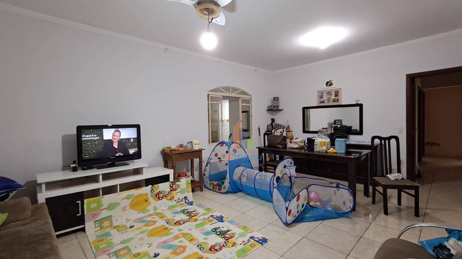 Casa, 3 quartos, 200 m² - Foto 1