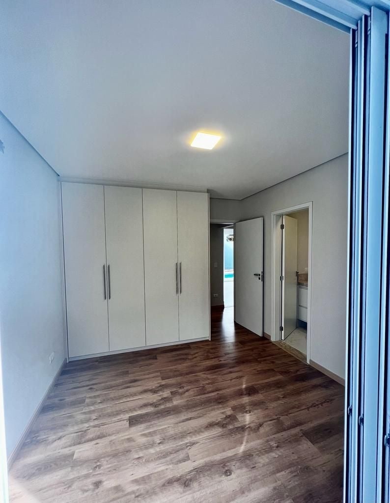 Casa à venda com 4 quartos, 367m² - Foto 2