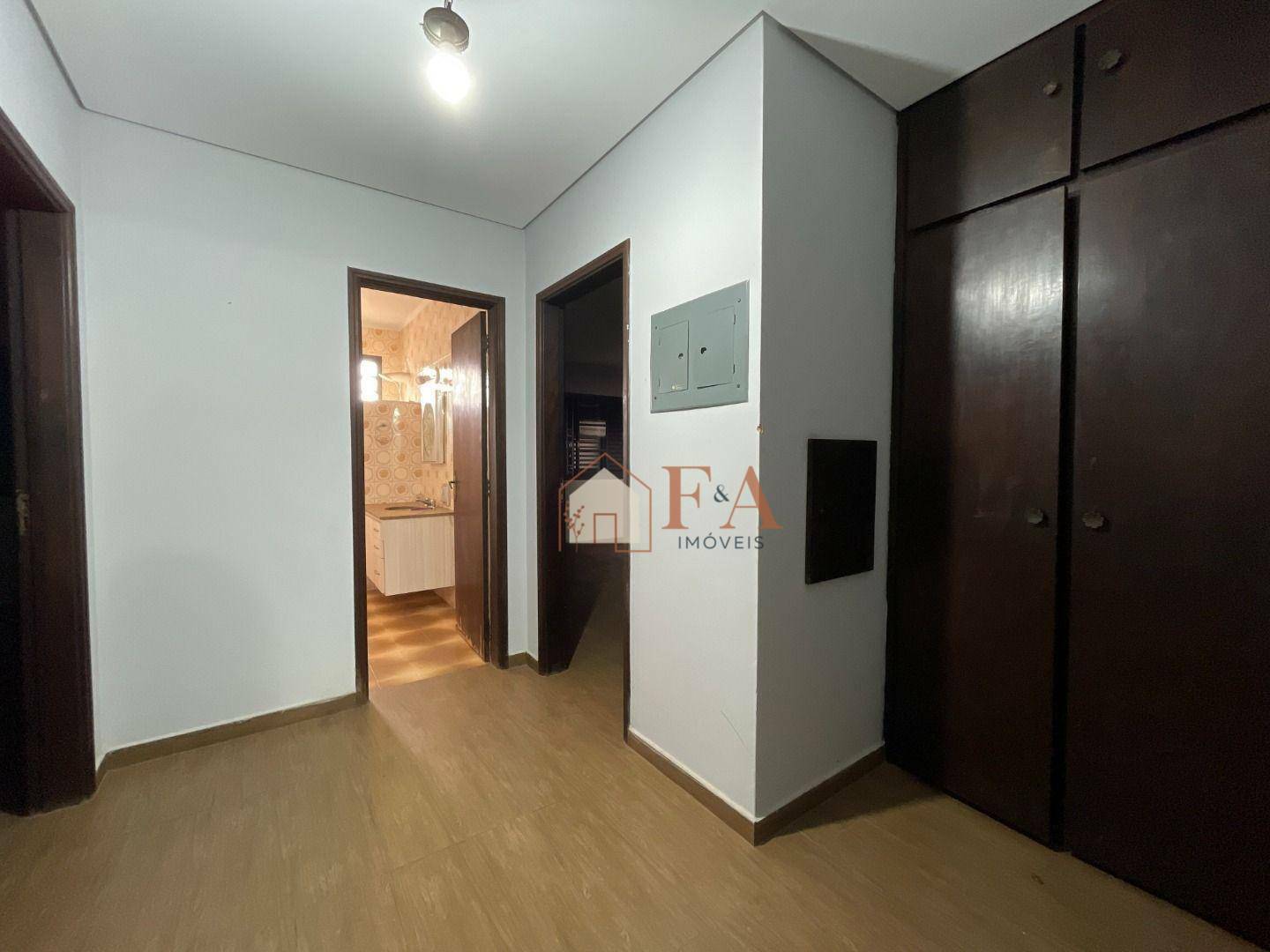 Casa à venda com 4 quartos, 302m² - Foto 18