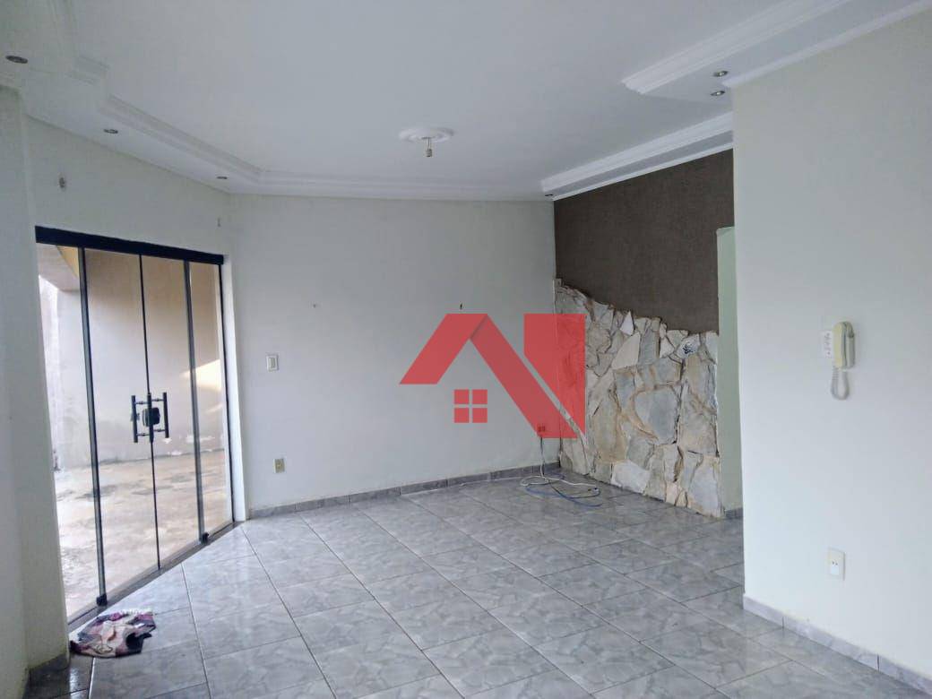 Casa à venda com 2 quartos, 160m² - Foto 1