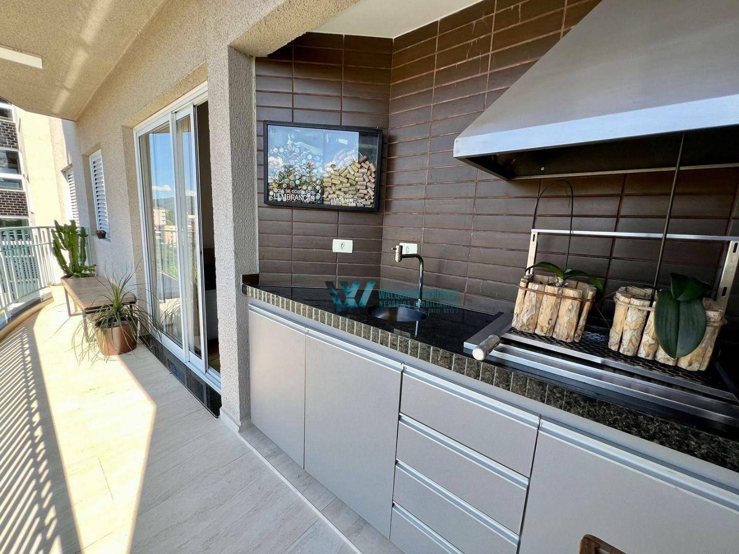 Apartamento à venda com 3 quartos, 115m² - Foto 1