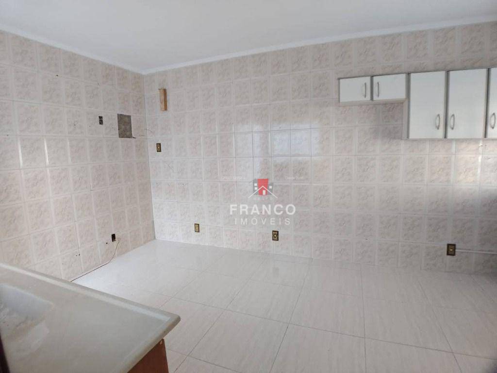 Casa para alugar com 2 quartos, 80m² - Foto 11