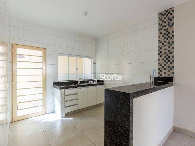 Casa à venda com 5 quartos, 130m² - Foto 1