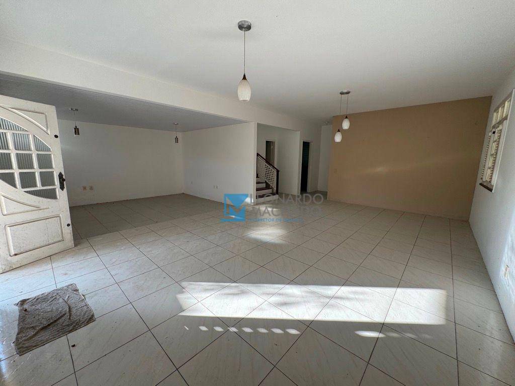 Casa à venda com 4 quartos, 250m² - Foto 11