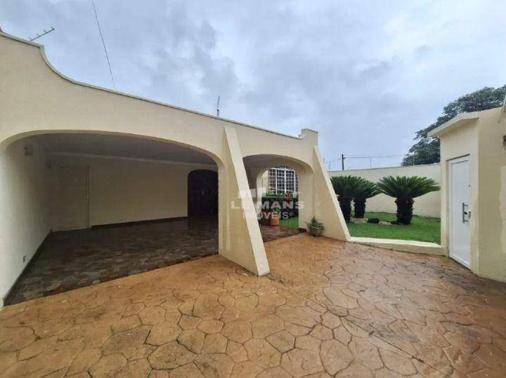 Casa à venda e aluguel com 3 quartos, 175m² - Foto 1