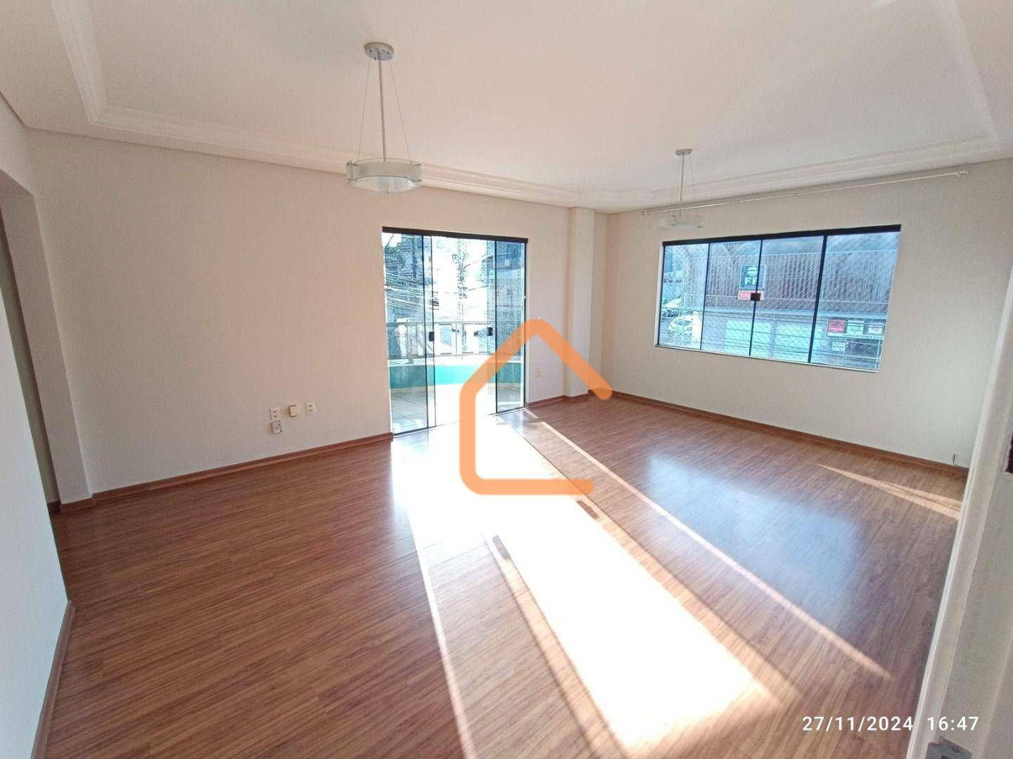 Apartamento para alugar com 3 quartos, 140m² - Foto 3