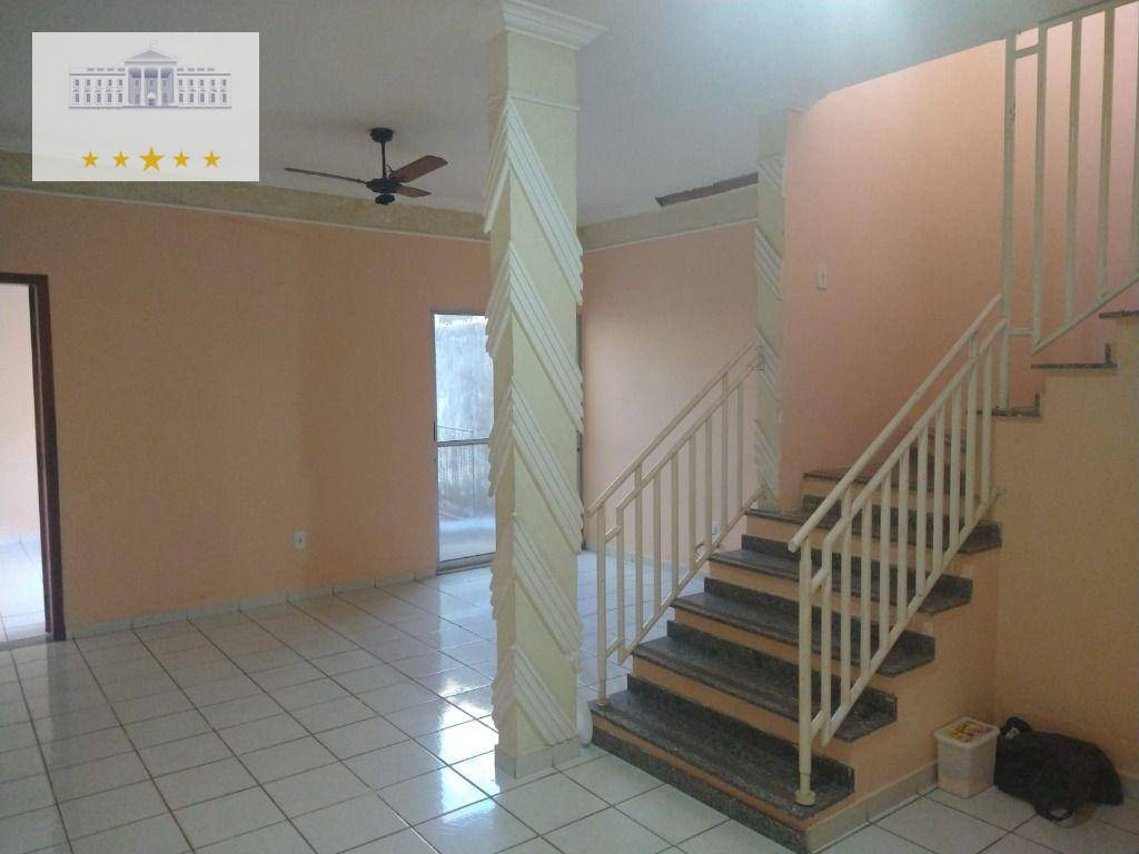 Sobrado à venda com 3 quartos, 227m² - Foto 1