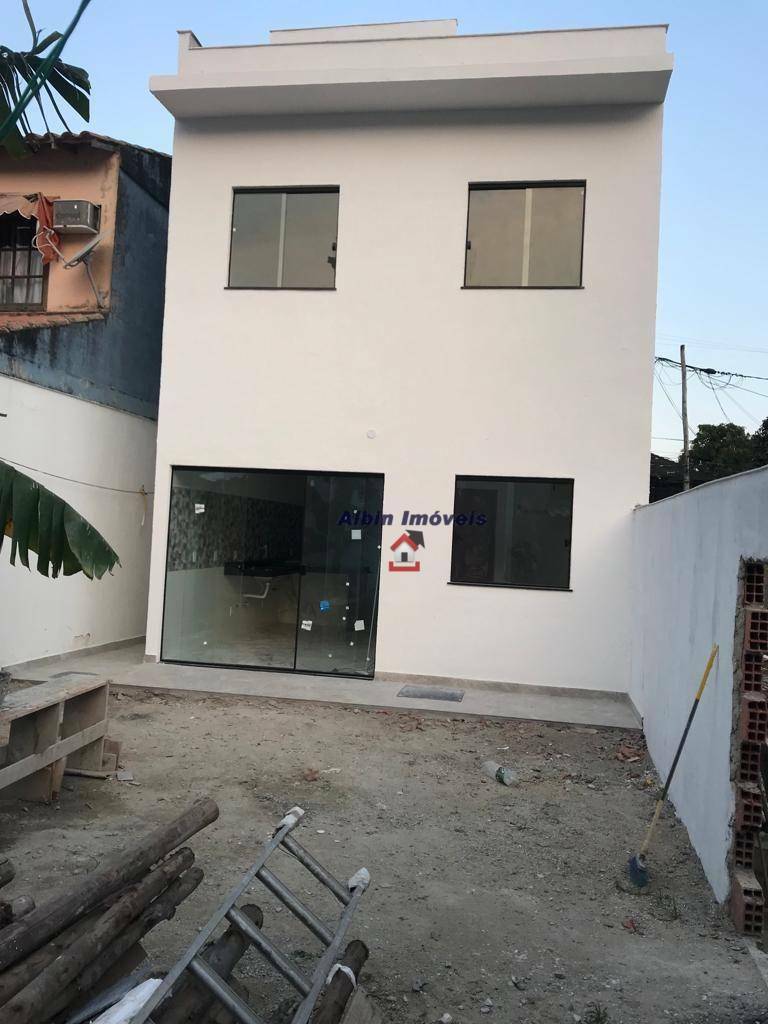 Casa à venda com 4 quartos, 130m² - Foto 2