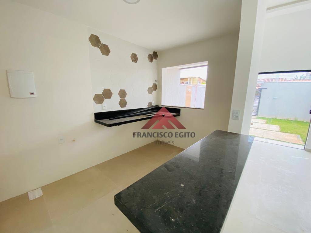 Casa à venda com 3 quartos, 100m² - Foto 4