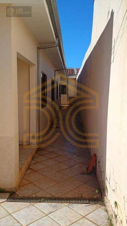 Casa para alugar com 3 quartos, 263m² - Foto 14
