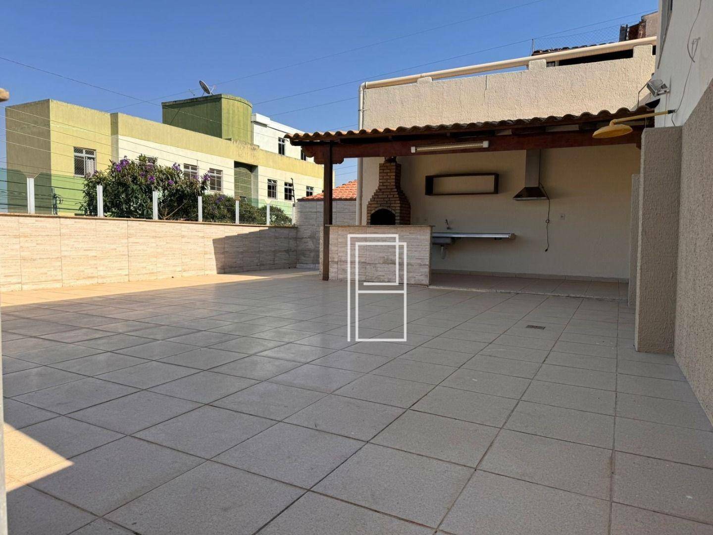 Casa à venda com 4 quartos, 230m² - Foto 4