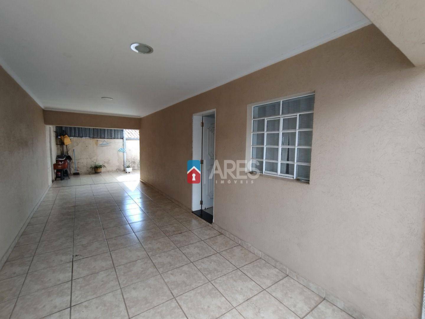 Casa à venda com 4 quartos, 300m² - Foto 2