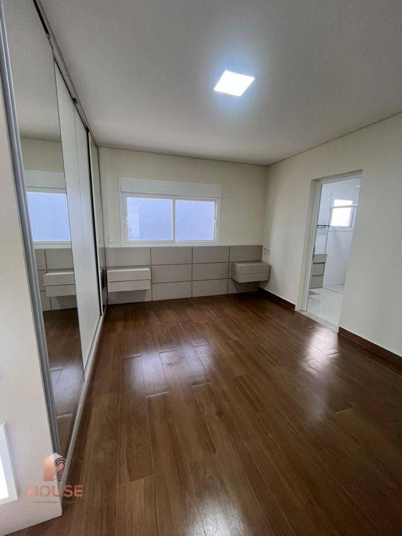 Casa de Condomínio para alugar com 3 quartos, 240m² - Foto 18