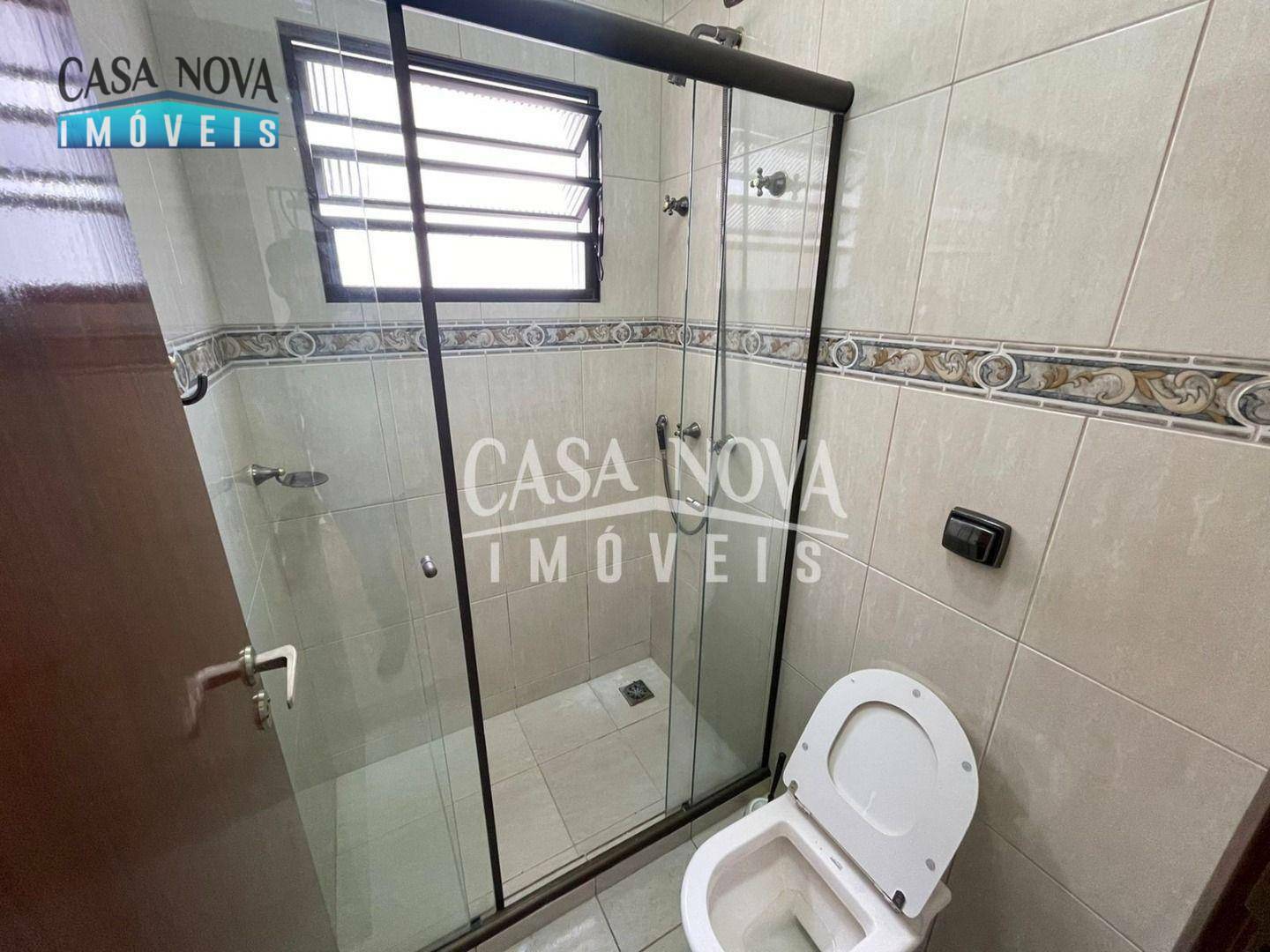 Casa de Condomínio para alugar com 3 quartos, 300m² - Foto 5