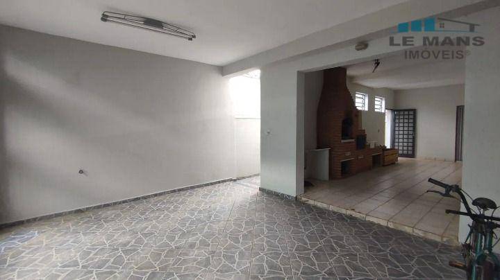 Casa à venda e aluguel com 3 quartos, 127m² - Foto 2