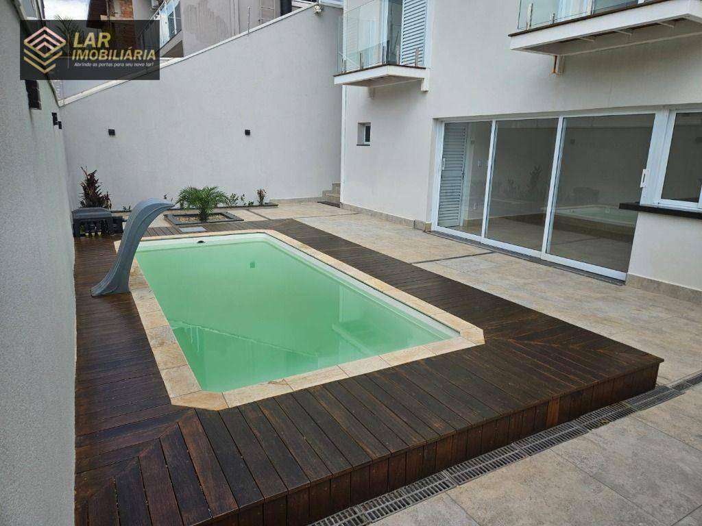 Casa à venda com 3 quartos, 250m² - Foto 1