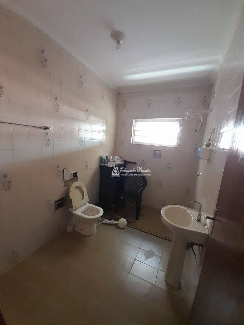 Casa à venda e aluguel com 4 quartos, 200m² - Foto 8